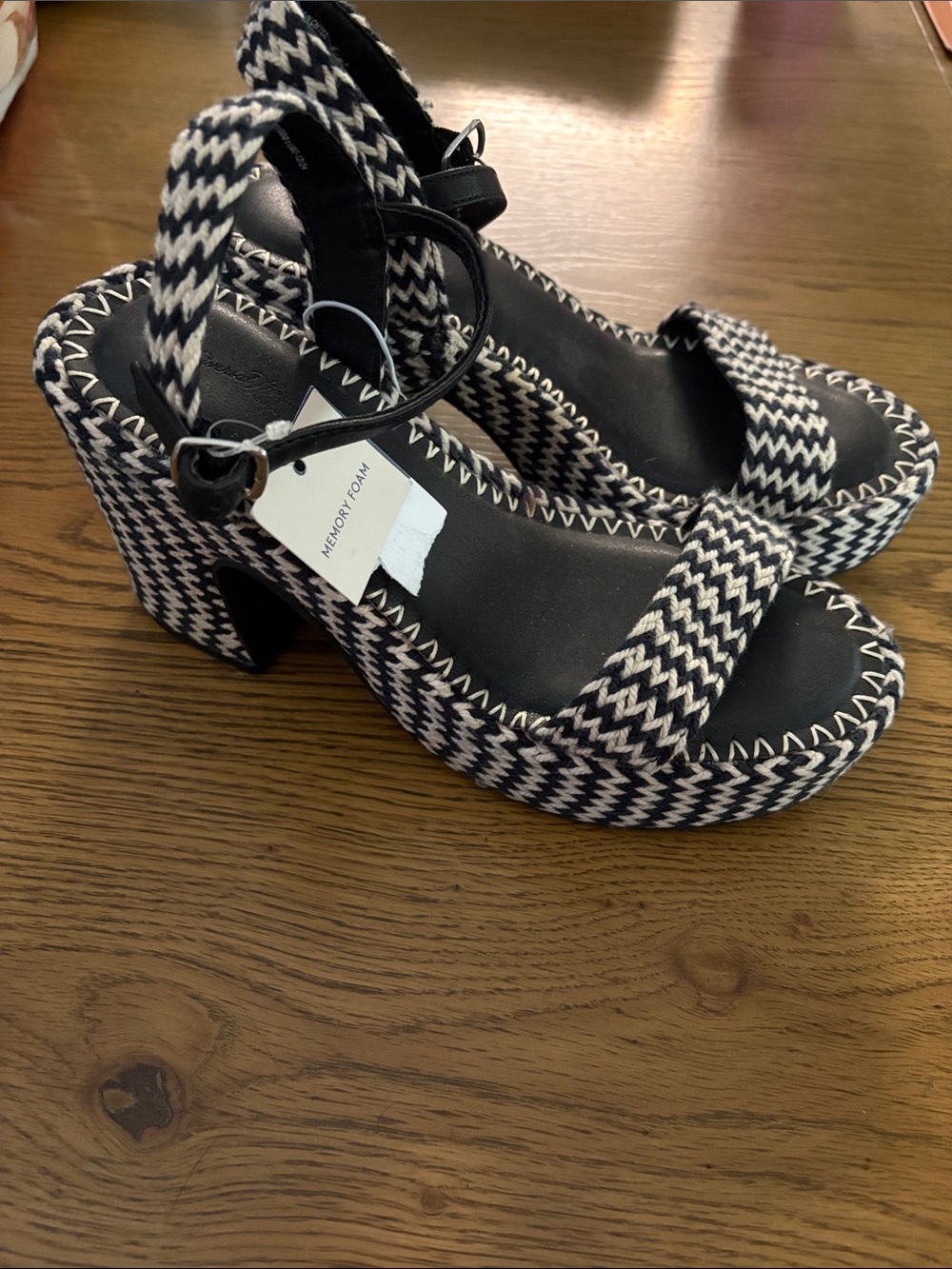 Universal Thread Black & White Woven Platform Sandals